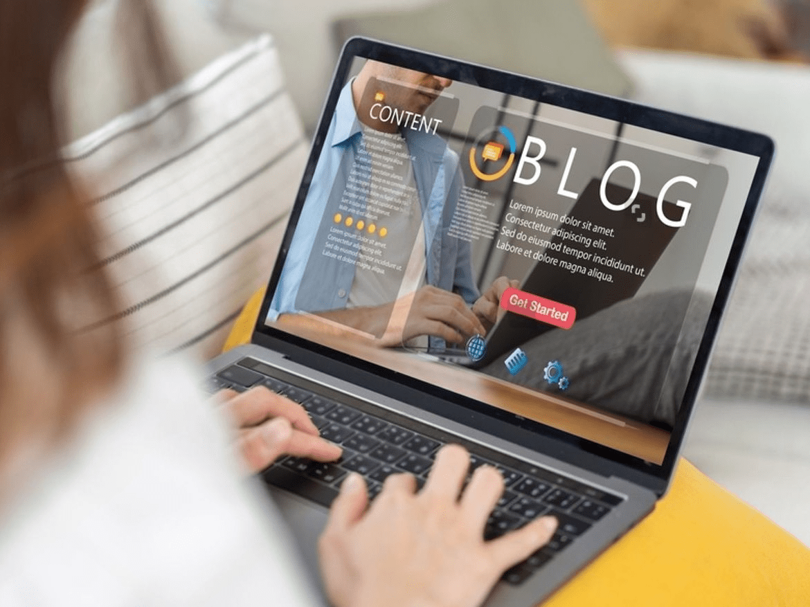 Infographic detailing for crafting a blog post, from topic selection to final publication and promotion.